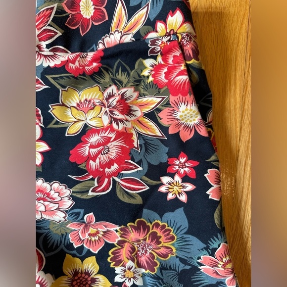 LOFT Floral Cotton Riviera Shorts Navy & Red Size 4 - Picture 6 of 8